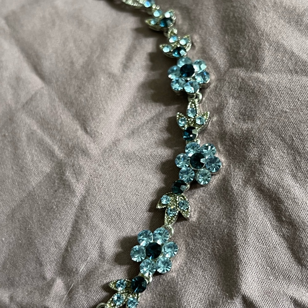 Short-chained necklace.